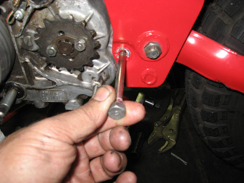BR pull lower engine bolt out